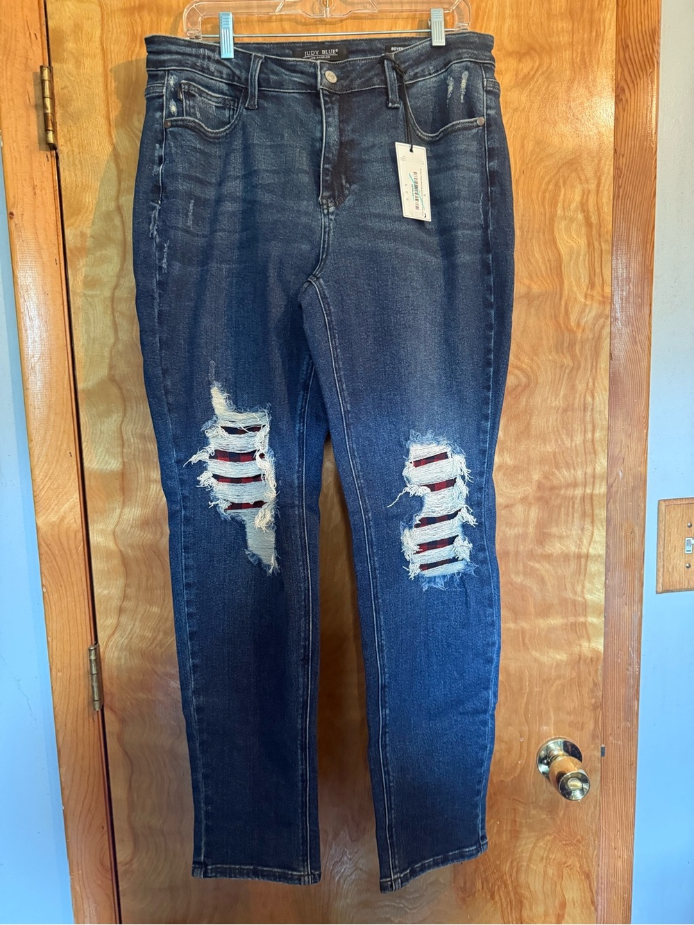 Judy Blue Dark Blue Jeans plaid Detail under distressing. Size 15/32 NWT
